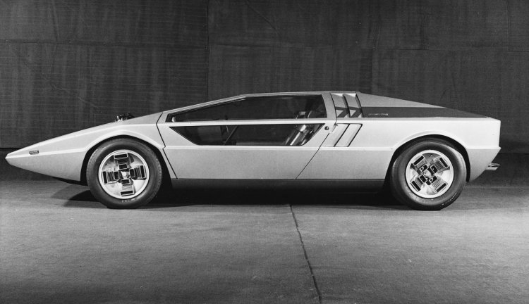 Maserati Boomerang Left