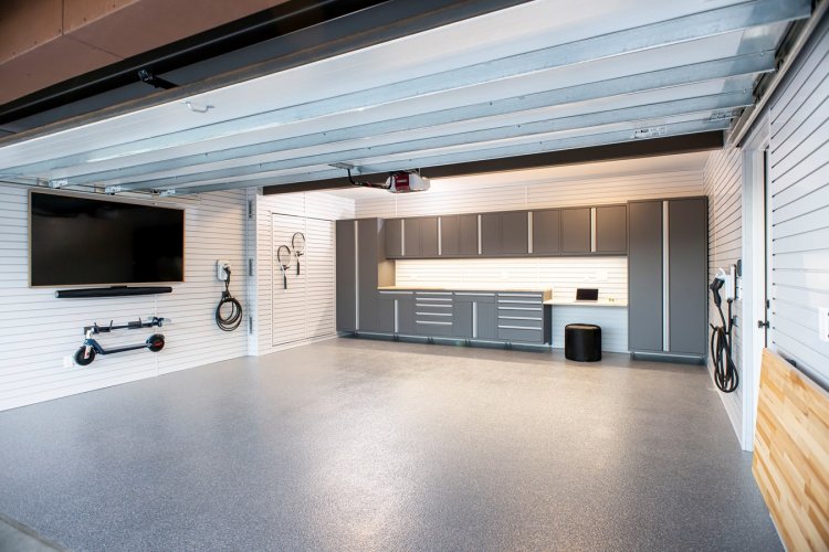 Volvo C40 Recharge Garage Interior