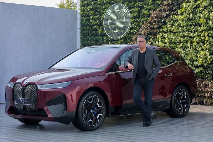 Mr Vikram Pawah President Bmw Group India With The