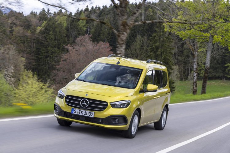 Mercedes-Benz T-Class Scores 5 Stars in 2022 Euro NCAP Test