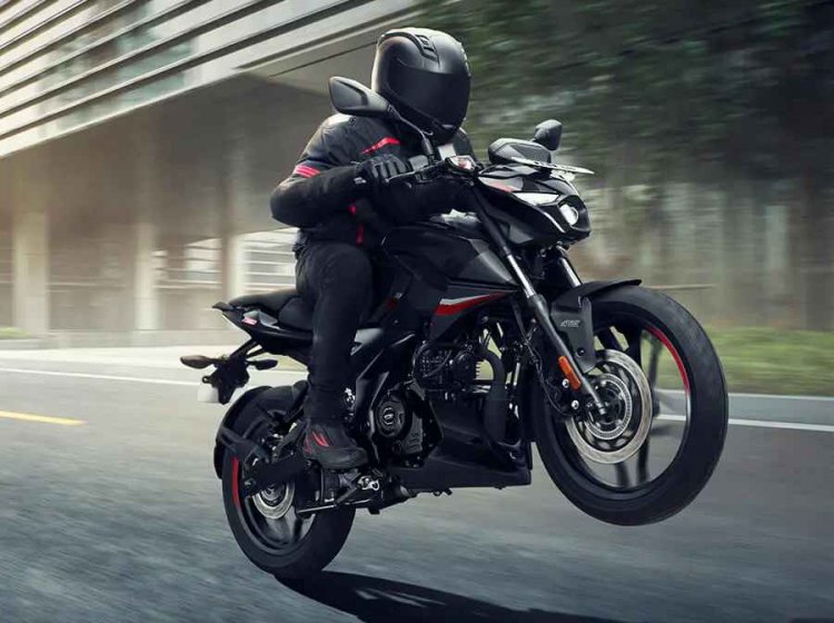 Bajaj Pulsar N160 Wheelie