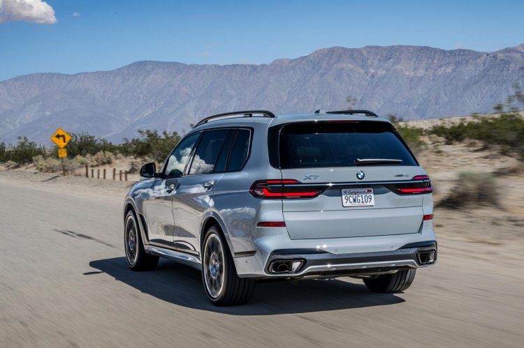 2023 Bmw X7 Rear Quarter