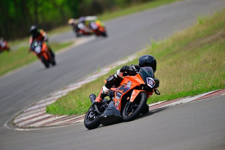 2023 Ktm RC カップ トラック ショット