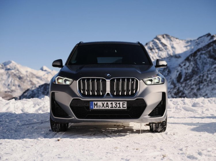 BMW X1 Sdrive18i M スポーツ フロント