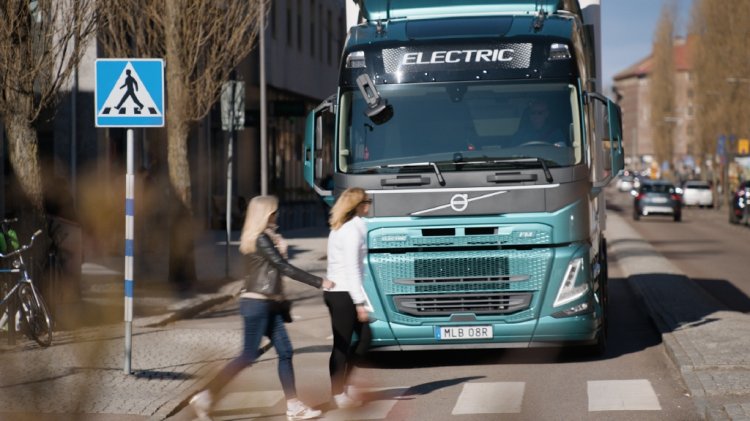 Volvo Trucks Front Short Range Assist