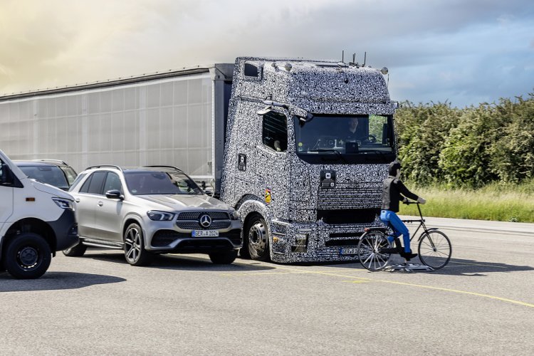 Daimler Truck Safety Assistance Systems Testing