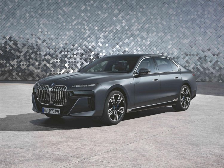 All New Bmw 740d Front Quarter