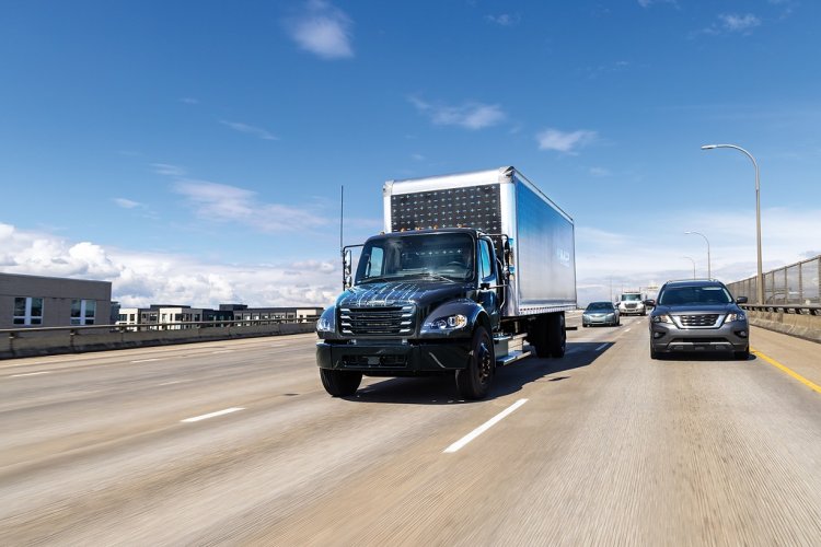 Daimler Freightliner Em2 Front Quarter Left