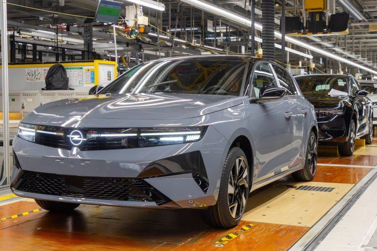 Opel Astra Assembly Line