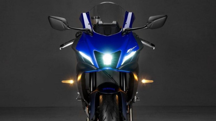 2022 Yamaha R7 Front