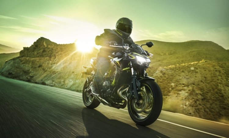 Kawasaki Z650 Front Three Quarter Motion Right