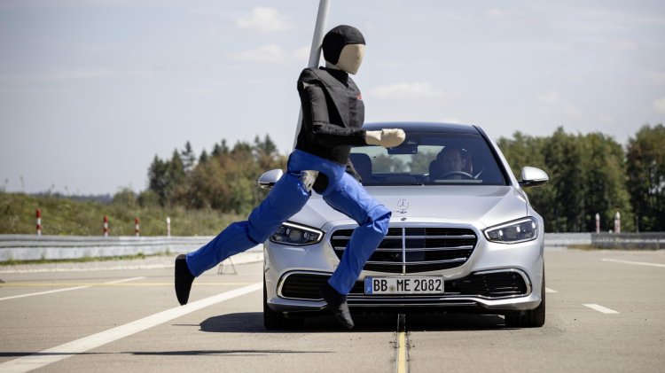 Mercedes Pedestrian Safety 3