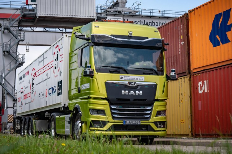 Man Atlas L4 Truck Front Quarter 1