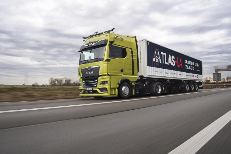 Man Atlas L4 Truck Front Quarter