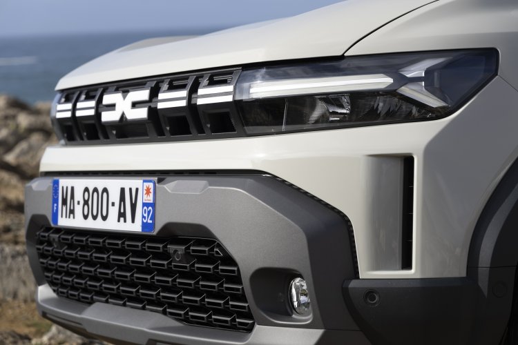 2024 Dacia Duster Front Close Up