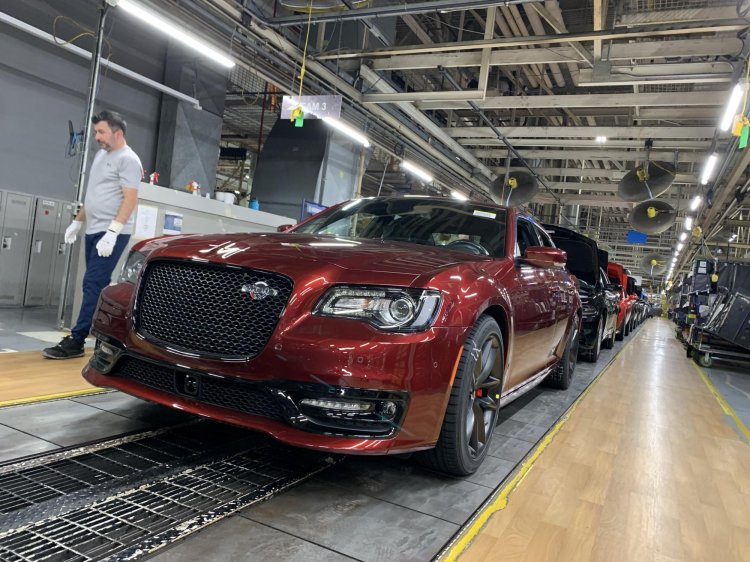 2023 Chrysler 300c Production Line