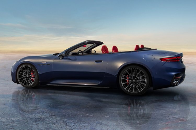 2025 Maserati Grancabrio Rear Quarter