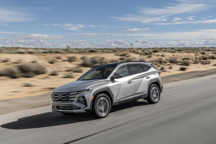 2025 Hyundai Tucson Front Quarter Pan Shot