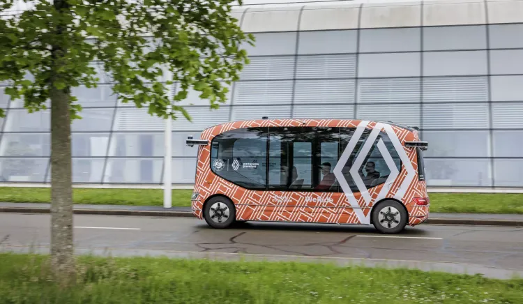 Renault Autonomous Minibus Side View