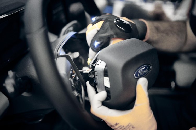 Ford Logo On Steering Wheel Production Ford Explor