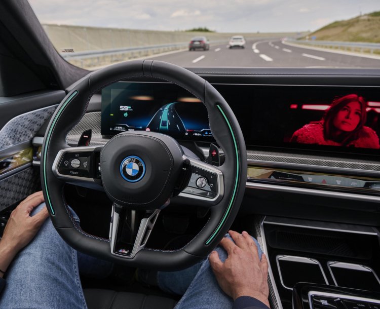 BMW Pioneers Combined Level 2 and Level 3 ADAS in New 7 Series