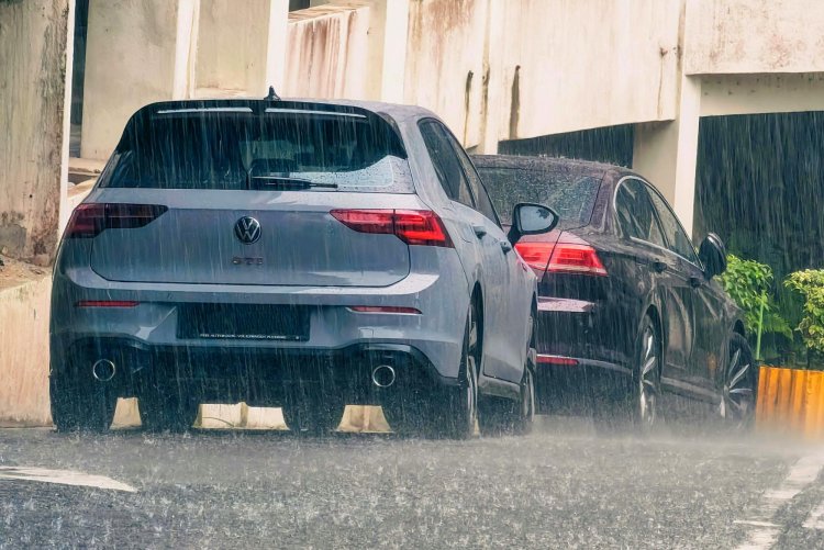 Vw Golf Gti In Rain Car In Rain Car Monsoon