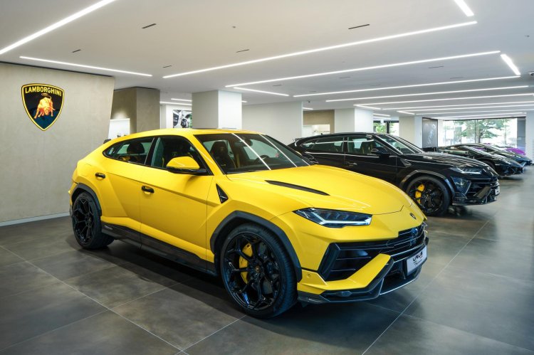 Lamborghini Urus Se Front Quarter