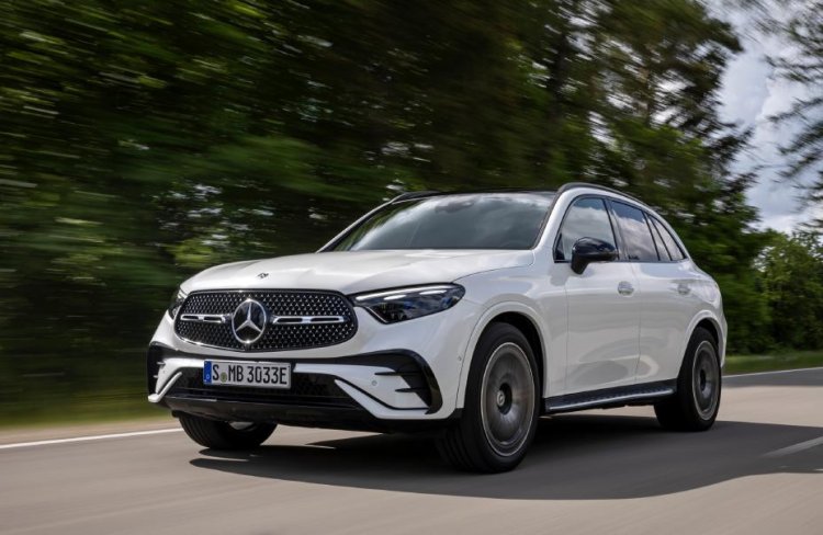 2025 Mercedes Glc Plug In Hybrid Front Quarter