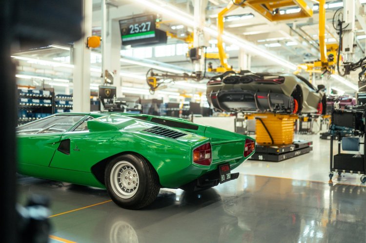 Lamborghini Countach Green Rear Quarter