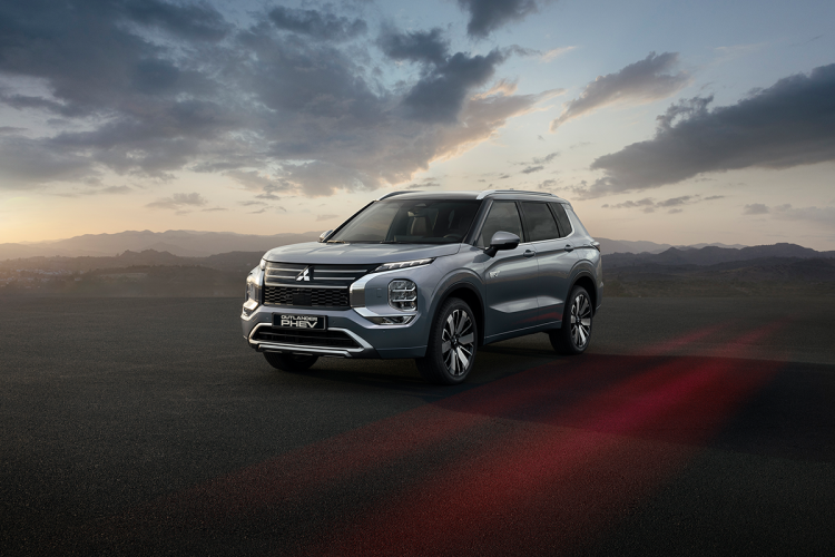 2024 Mitsubishi Outlander Phev Front Quarter