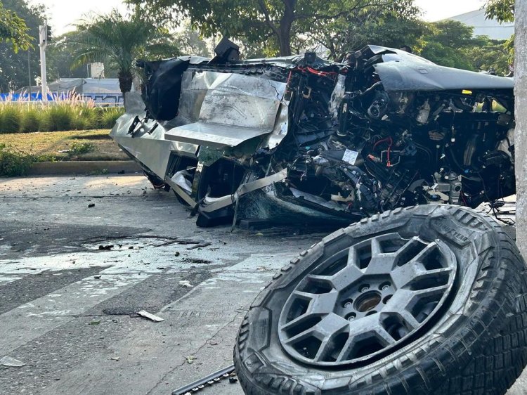 Tesla Cybertruck Crash In Mexico 2