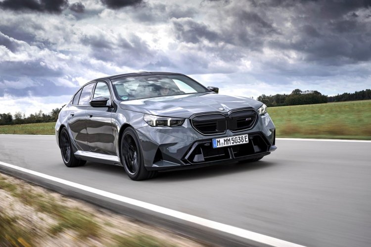 2025 Bmw M5 Front Quarter