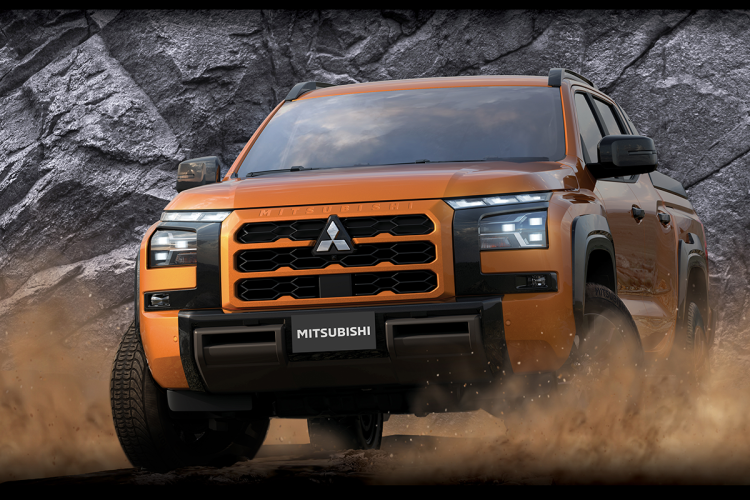 Mitsubishi Triton Front Quarter