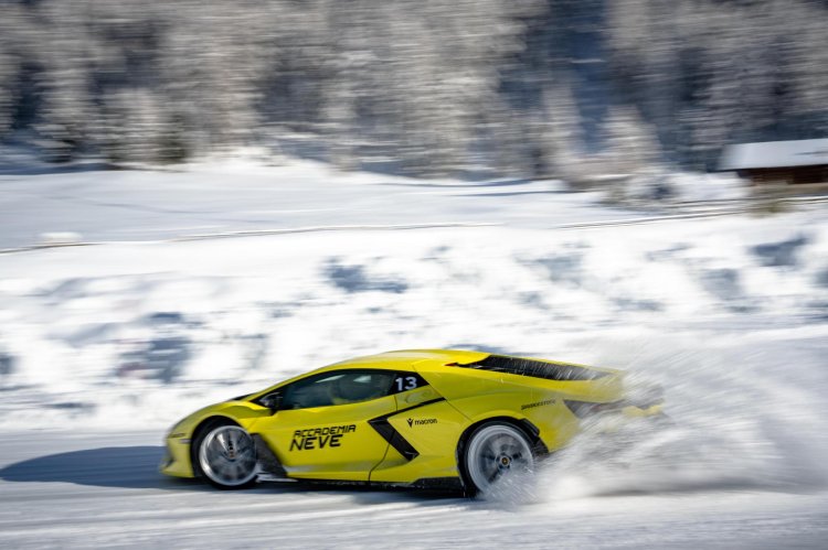 Lamborghini Drift Snow