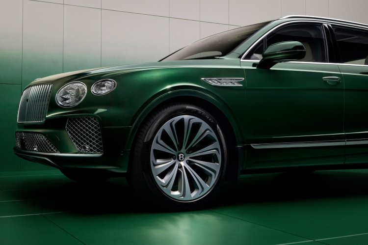 Bentayga Atelier Light Emerald