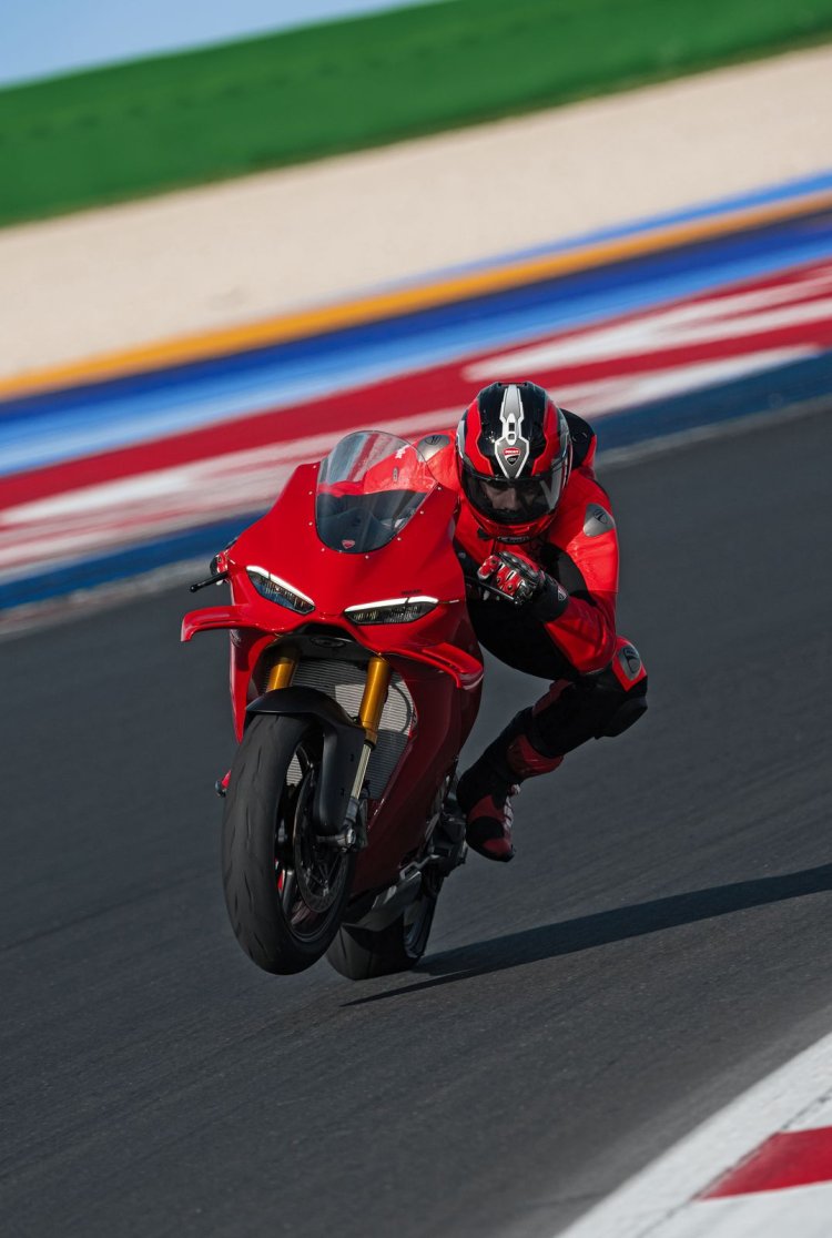 2025 Ducati Panigale V4 Track