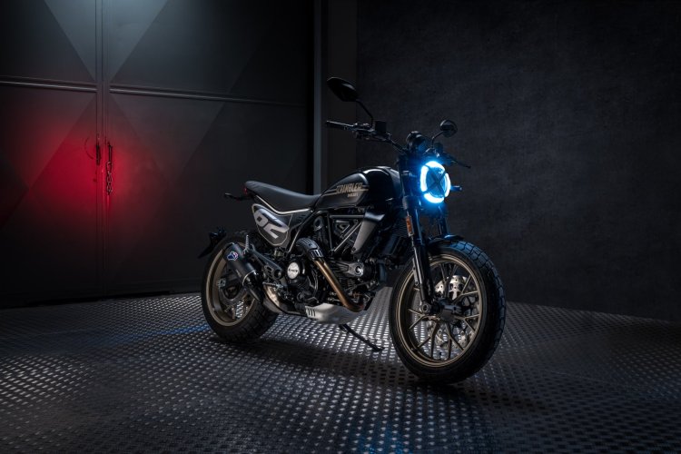 2025 Ducati Scrambler Full Throttle Front Quarter