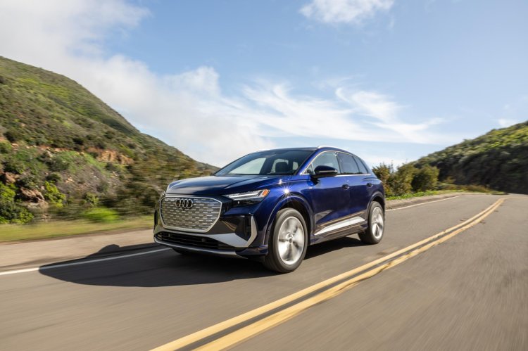 Audi Suv Front Three Quarters Left