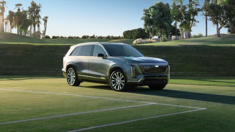 2026 Cadillac Vistiq Front Quarter