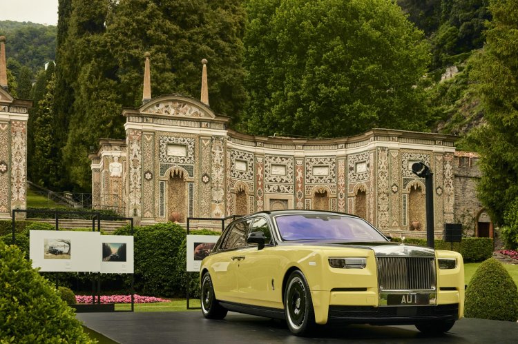 Rolls Royce Phantom Goldfinger Shines At Villa Des