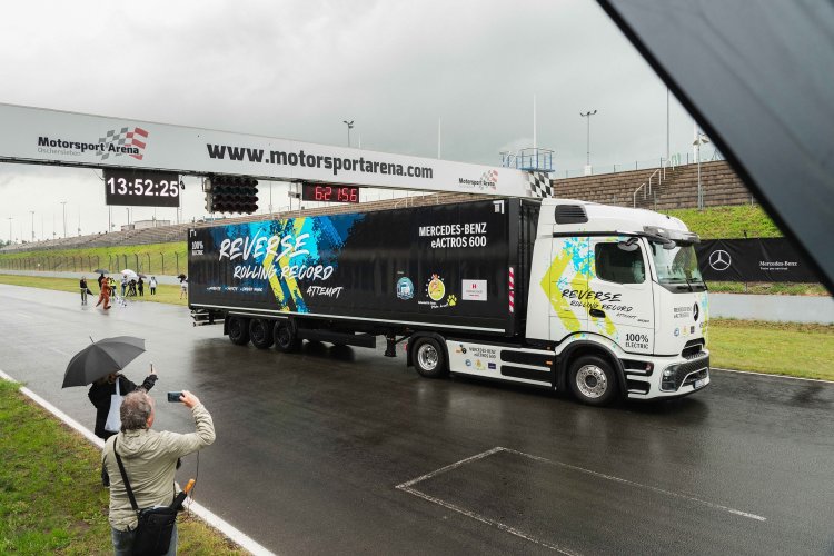 Mercedes Benz Eactros 600 Sets World Recordin Reve