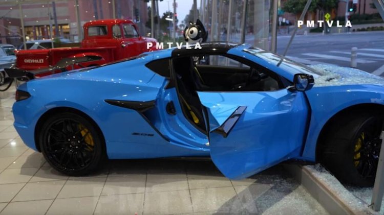 C8 Corvette Z06 Dealership Crash