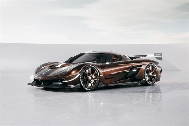 Koenigsegg Sadairs Spear Front Quarter
