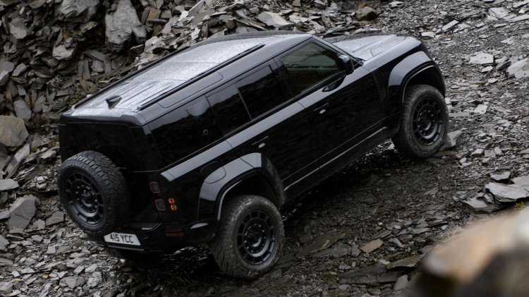 Land Rover Defender Octa Black Edition