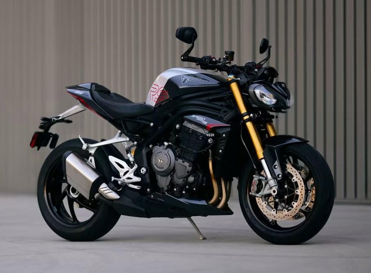 2025 Triumph Speed Triple 1200 Rs Front Quarter Ri