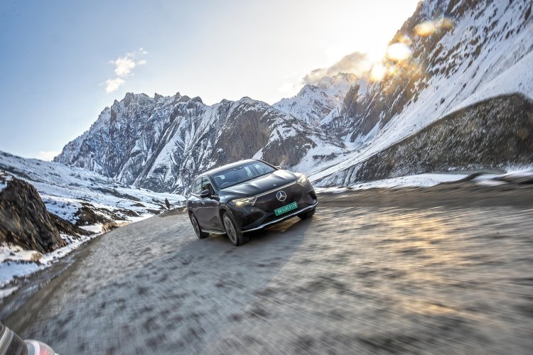 Mercedes Benz Eqs 450 Front Quarter