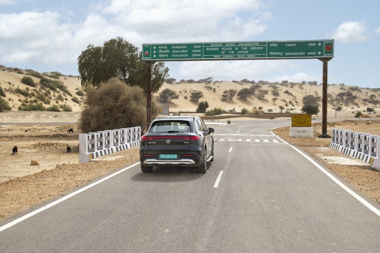 Mercedes Benz Eqs 450 Rear Quarter