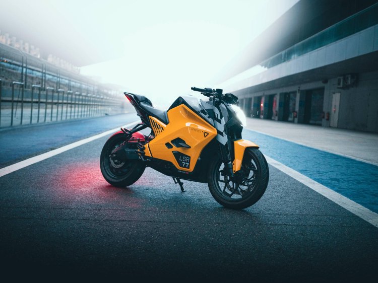 Ultravioletter F77 Mach 2