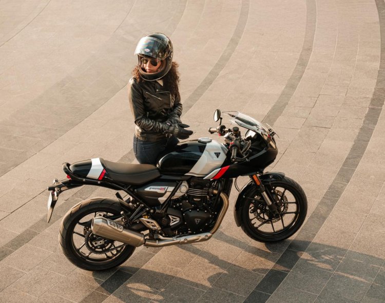 Triumph Thruxton 400 Top