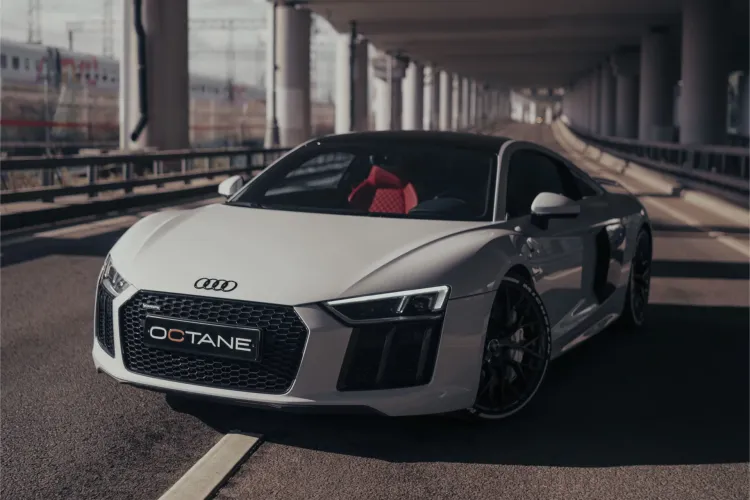 Rent Audi R8 White In Dubai